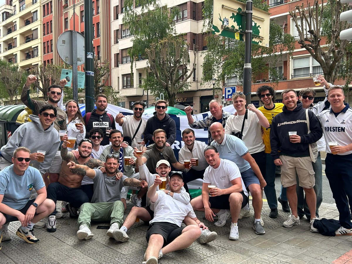n17Dom's tweet photo. Every dog has its day.

Tottenham in Bilbao 🏆 https://t.co/1jLMCDpIiC