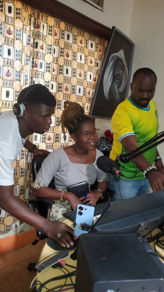 EastlinkInst's tweet image. Exciting News! 🚨
ETI is thrilled to announce its partnership with @RuutsaRadio! 📻 This collaboration aims to take our journalism students' practical skills to the next level! 💪
 #ETIRuutsaPartnership #Journalism #PracticalSkills #OnlineRadio