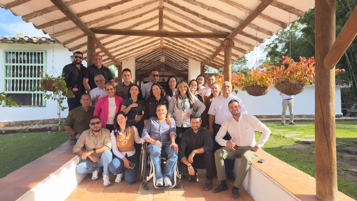 SENA_Antioquia's tweet photo. #SENAEnAcción
Realizamos nuestro Comité Directivo en el Recinto Quirama con Comfenalco.
Revisamos metas, articulamos esfuerzos y vivimos un espacio de bienestar para fortalecer nuestro equipo.
¡Comprometidos con la formación en Antioquia!
#Formación #Comfenalco 
@EmilyCoronadoG https://t.co/AGwwBF35XL