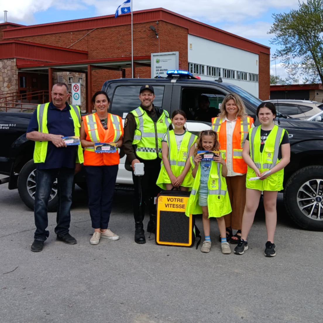 #SécuritéRoutière │La ville de St-Lin-Laurentides, la <a href="/SAAQ/">SAAQ</a> , le CSS des Samares et la SQ ont débuté une campagne d'affichage et d'interventions aux abords des écoles. L'objectif est d'amener les usagers à ralentir! Voici des images d'actions posées depuis la semaine dernière.