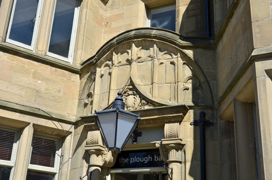 TyneSnapper's tweet image. #Northumberland #Alnwick The Plough Hotel Bondgate Without Alnwick dates from 1895 when it was a coaching inn. It had previously been The Plough Tavern.
Photographed on this day 23rd May 2017.