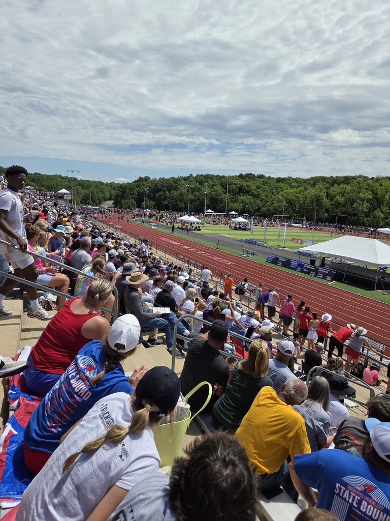 bluejaystrack's tweet image. The 4×100 team makes it through to finals! Great job ladies!!!
@R7Activities