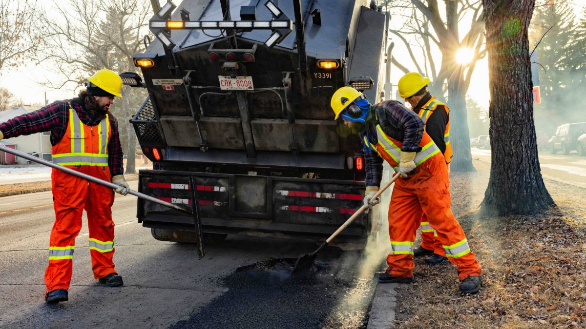 We know. There are potholes. A lot of them. 

A new tool developed by the City's Data Science and Research team is helping prioritize and schedule pothole repairs more efficiently. 🚧

Learn more: 
transforming.edmonton.ca/new-tool-in-ba…