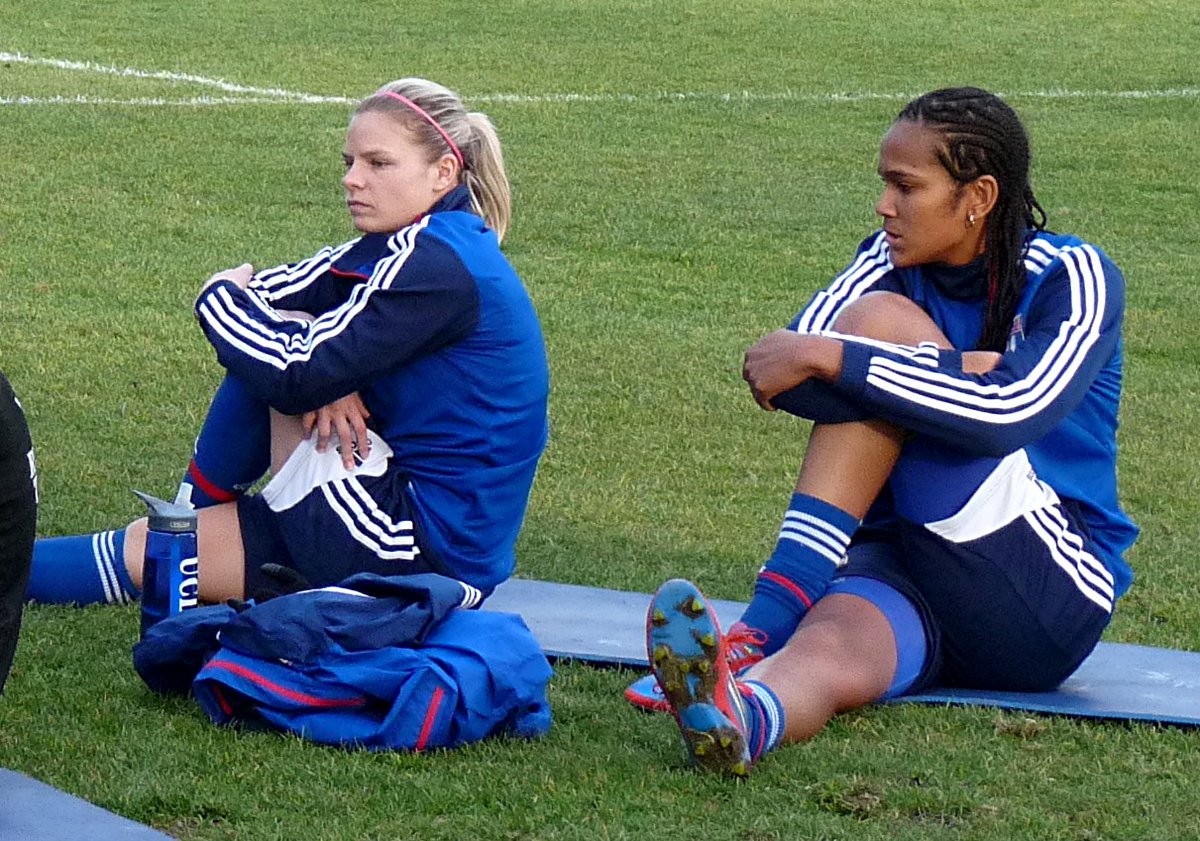 SyNTernay's tweet photo. @ELS_9_FRANCE @ol__lyonnes 👏🏆❤️💙Un formidable parcours avec @WRenard depuis ... la PDJ !😉 https://t.co/JsjFrdqpSi