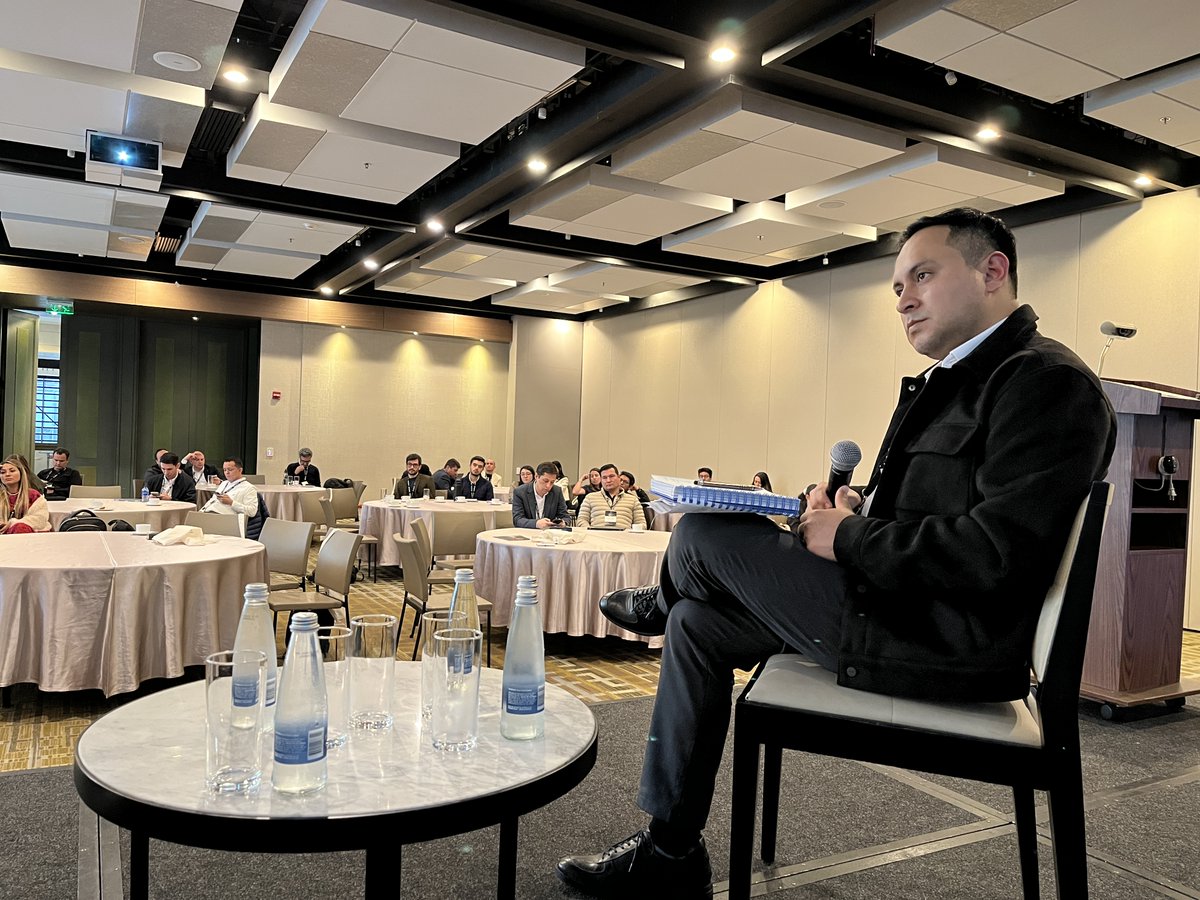Nuestro Director de Data &amp; Analítica, José Luis Alarcón, participó en el evento de IUPANA, donde habló sobre cómo #AInstein, nuestra plataforma de IA generativa, está revolucionando la atención al cliente y trazando el camino hacia una banca más ágil e inteligente 💹.