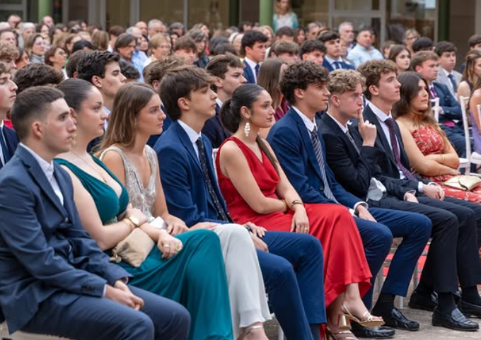 🎓GRADUACIÓN PROMOCIÓN 2007💫
Imágenes de la emotiva Ceremonia de Graduación de la promoción del 2007, que contó dos momentos muy significativos, la Eucaristía celebrada por el padre Abel Toraño Sj, y el acto académico protagonizado por los recién graduados.😍
#BACMontesión