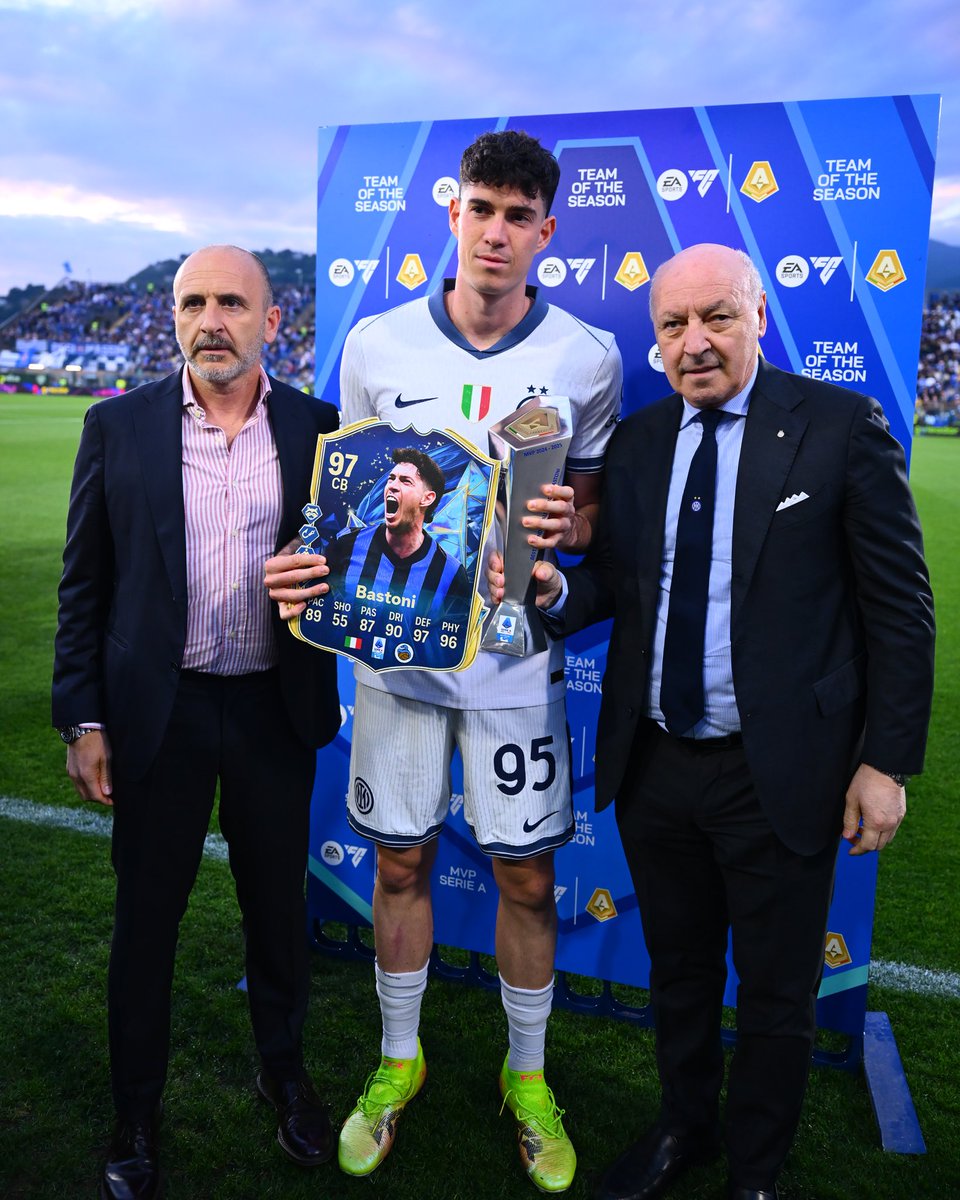 Inter's tweet photo. 𝘔𝘪𝘨𝘭𝘪𝘰𝘳 𝘥𝘪𝘧𝘦𝘯𝘴𝘰𝘳𝘦 𝘥𝘦𝘭𝘭𝘢 𝘴𝘵𝘢𝘨𝘪𝘰𝘯𝘦 𝟤𝟢𝟤𝟦/𝟤𝟧 😎
𝗔𝗟𝗘𝗦𝗦𝗔𝗡𝗗𝗥𝗢 𝗕𝗔𝗦𝗧𝗢𝗡𝗜 🖤💙

#ForzaInter #ComoInter https://t.co/iwHuRol7Kb