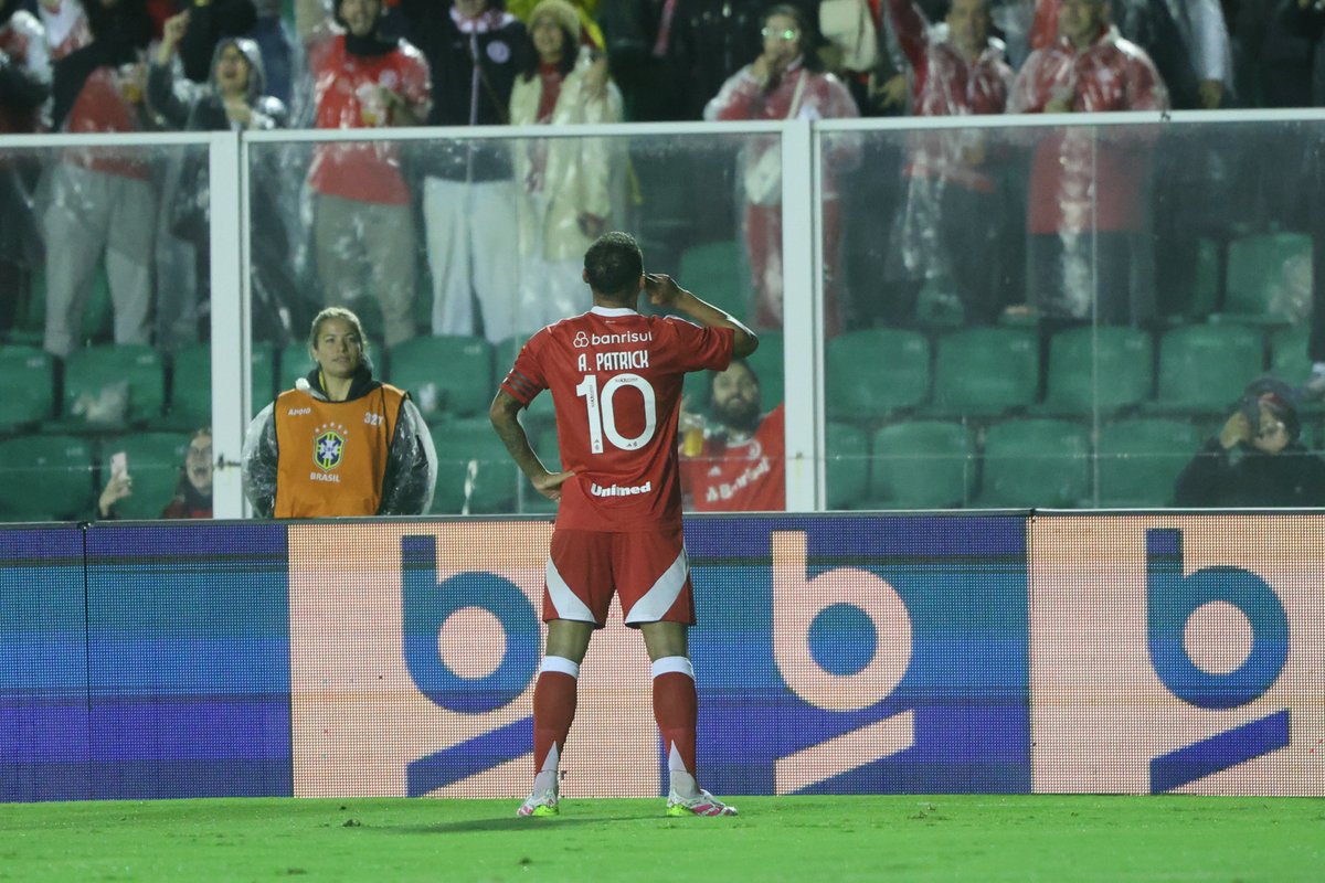 Lucas Collar (@lucascollar) on Twitter photo Curiosidade: com o gol marcado diante do Maracanã, Alan Patrick chegou aos 11 gols em 2025. Número já é superior ao dos artilheiros colorados em 2022. Na oportunidade, Edenílson e Alemão marcaram 10 gols cada um. Em 2024, Wesley foi o artilheiro com 14 gols. <a href="/vozesdogigante/">Vozes do Gigante</a> Curiosidade: com o gol marcado diante do Maracanã, Alan Patrick chegou aos 11 gols em 2025. Número já é superior ao dos artilheiros colorados em 2022. Na oportunidade, Edenílson e Alemão marcaram 10 gols cada um. Em 2024, Wesley foi o artilheiro com 14 gols. <a href="/vozesdogigante/">Vozes do Gigante</a>