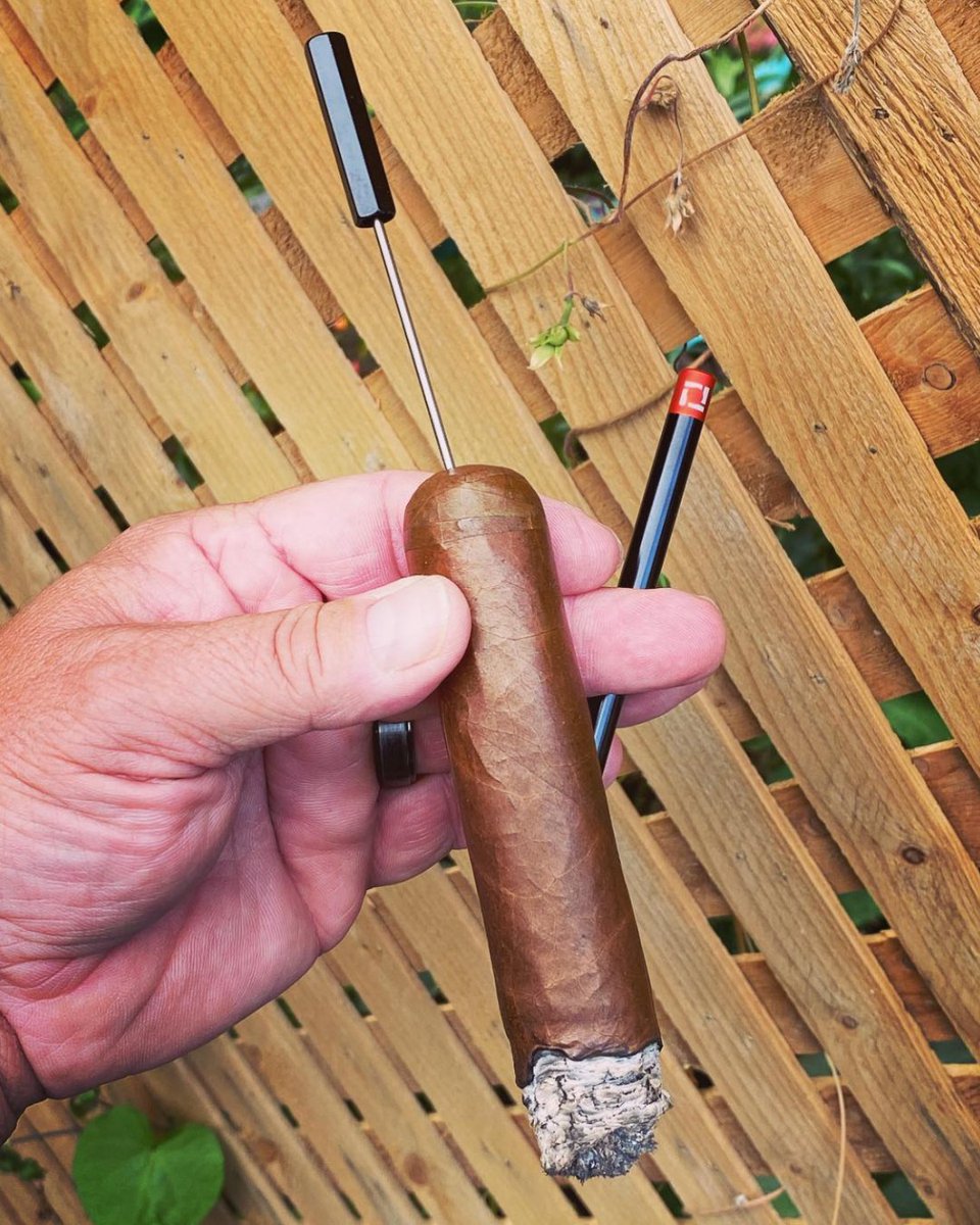 perfeccigar's tweet image. Showing the #PerfecDraw in action, rescuing a tight draw, even when your cigar develops a tight draw after you start smoking, and serving as a nubber. Form meets function in the best way. 👌🔥

#CigarTool #CigarFix #CigarLife #CigarLovers #NubberTool #SmokeBetter #CigarEssential