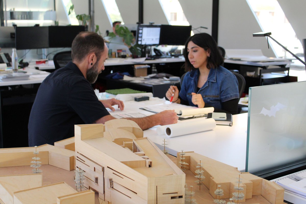 In our latest “How To Get A Job At ____” series, we talk with Phoenix-based Richärd Kennedy Architects—known for standout civic and higher-ed design—about hiring and what they look for in candidates. They are currently hiring a Project Architect. <a href="/rk_arch/">Richärd Kennedy Architects</a>

archinect.com/features/artic…