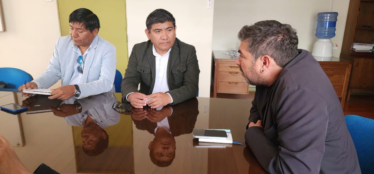 Ilustre Municipalidad de Huara (@im_huara) on Twitter photo El alcalde José Bartolo Vinaya se reunió con el seremi de <a href="/minvutarapaca/">Minvu Tarapacá</a>, Diego Rebolledo Flores, para revisar los programas y proyectos que impulsa esta institución en nuestra comuna.🏗✨️
Durante la reunión, se revisaron iniciativas de #Huara y #Pisagua.
#Iquique El alcalde José Bartolo Vinaya se reunió con el seremi de <a href="/minvutarapaca/">Minvu Tarapacá</a>, Diego Rebolledo Flores, para revisar los programas y proyectos que impulsa esta institución en nuestra comuna.🏗✨️
Durante la reunión, se revisaron iniciativas de #Huara y #Pisagua.
#Iquique