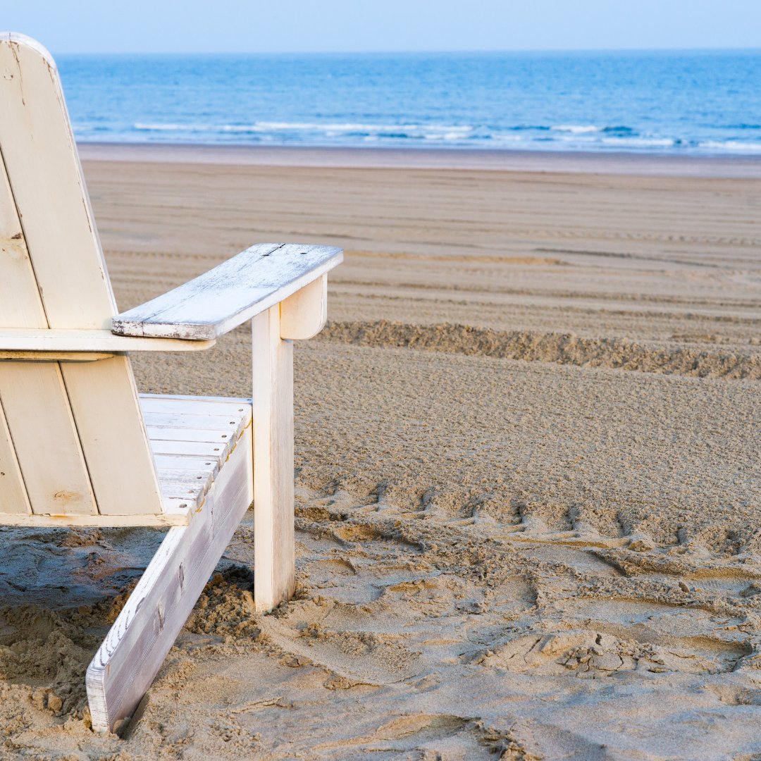 We made it to Memorial Day weekend! ☀️🌊⛱️visitlbiregion.com/beach-and-badg…