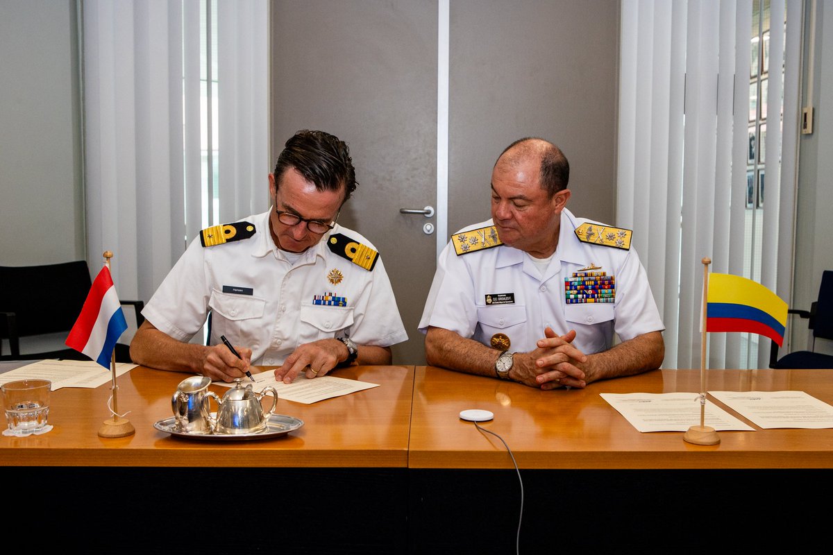 Colombian admiral Grisales visited the Dutch Forces in the Caribbean this week. We are strengthening our military cooperation with Colombia🇨🇴, the joint exercise Estribo is a concrete example. Watch the video here: youtu.be/ihLKnP0MFro?si…
Gracias por su visita almirante 🤝