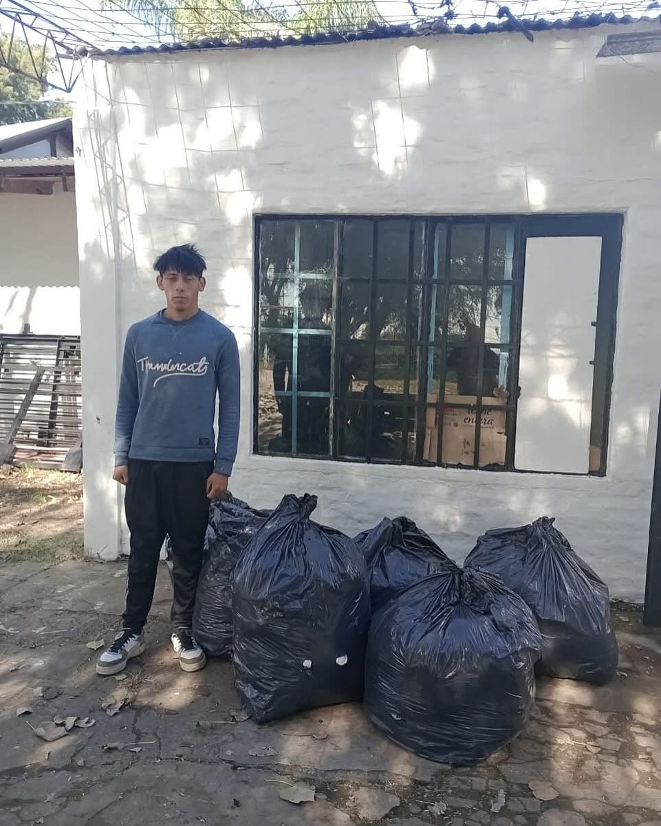 Desde el Club Atlético Puerto Nuevo queremos agradecer de todo corazón a <a href="/ClubMuniz/">Club S.C.D Muñiz</a> por las DONACIONES que trajeron al club. 💪🏻🤝

#AscensoUnido
#ALaGenteSoloLaAyudaLaGente 

⚓️🇺🇦