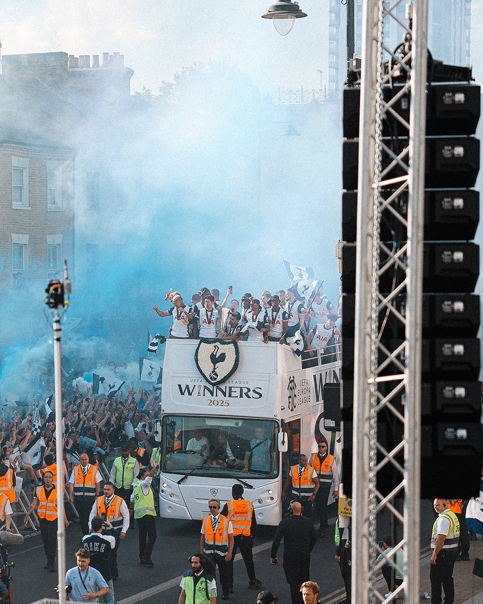 Talk to us nicely 😂😂😂😂 north London is white ⚽️