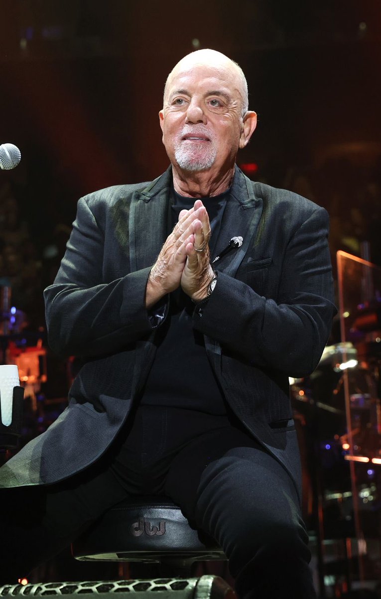 LucasSa56947288's tweet image. Everyone.
Let’s pray 🙏🏾 for Billy Joel after he was diagnosed with a brain disorder.