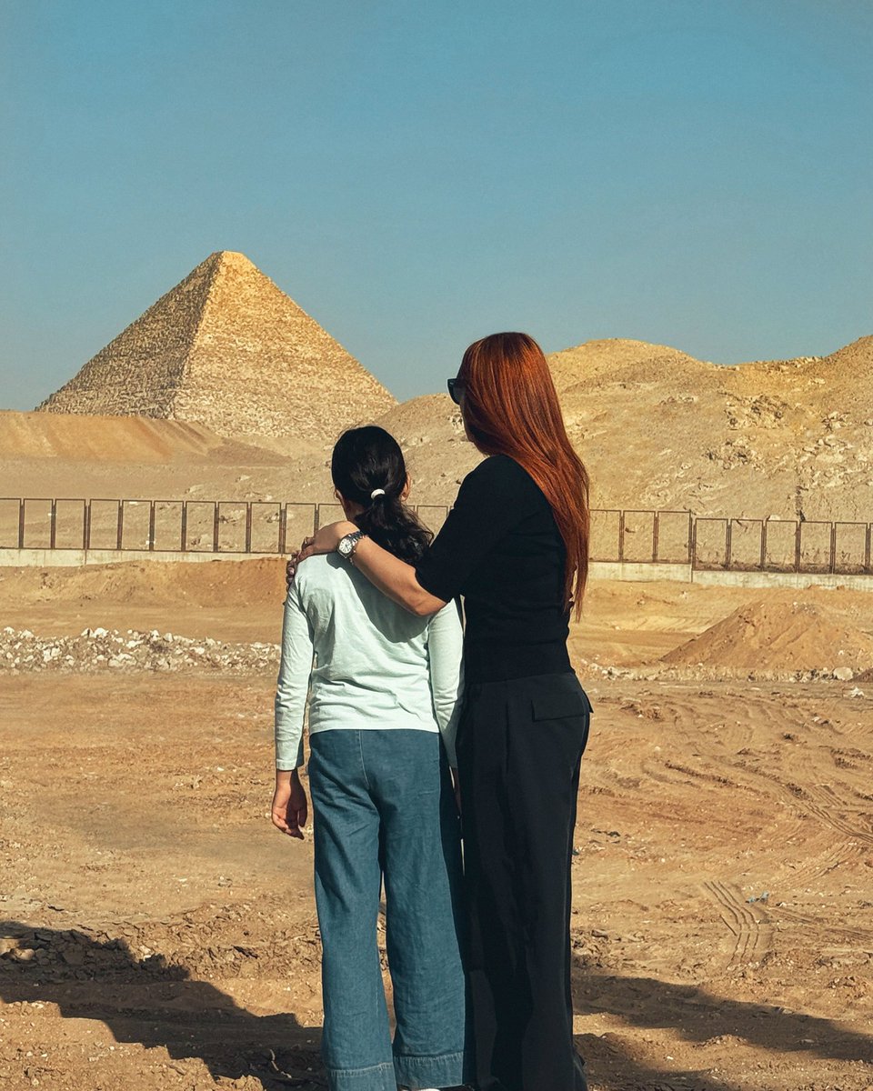 الدني حلوة..بس بلحظة ممكن تغدرنا ونخسر  أغلى الناس..وفجأة بحس حالو الإنسان غريب والمكان اللي بيعيش في فاضي ومهجور…الوطن مش قطعة أرض وتراب وحجر… الوطن هو الإنسان اللي منحبو..
انتي يا تالا يا حبيبة قلبي، انتي الحب اللي زرعناه أنا وبيك بهالأرض..إنت النفس اللي رح يخليني كمّل