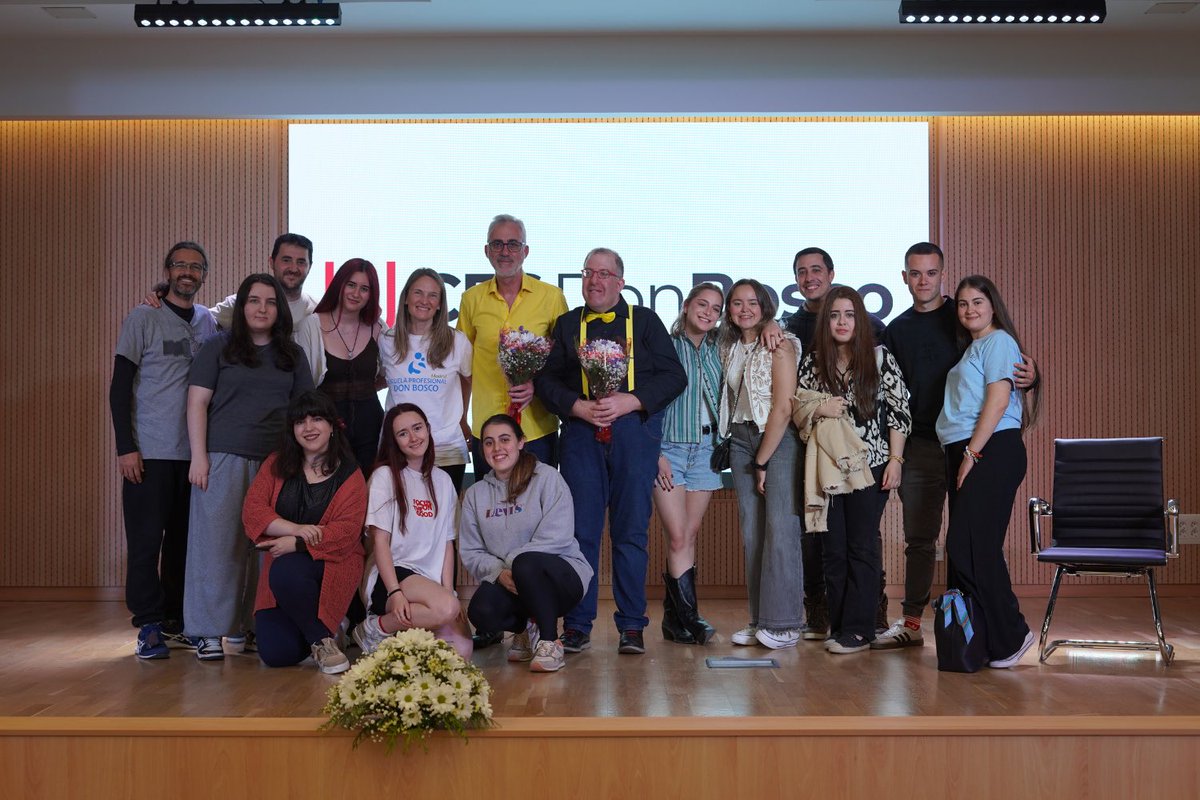 EPDonBosco's tweet photo. Magnífico día en comunidad con @CESDonBosco y @FundacionOxiria celebrando el Día de Mª Auxiliadora ❤️ https://t.co/PsVQBh2NbK