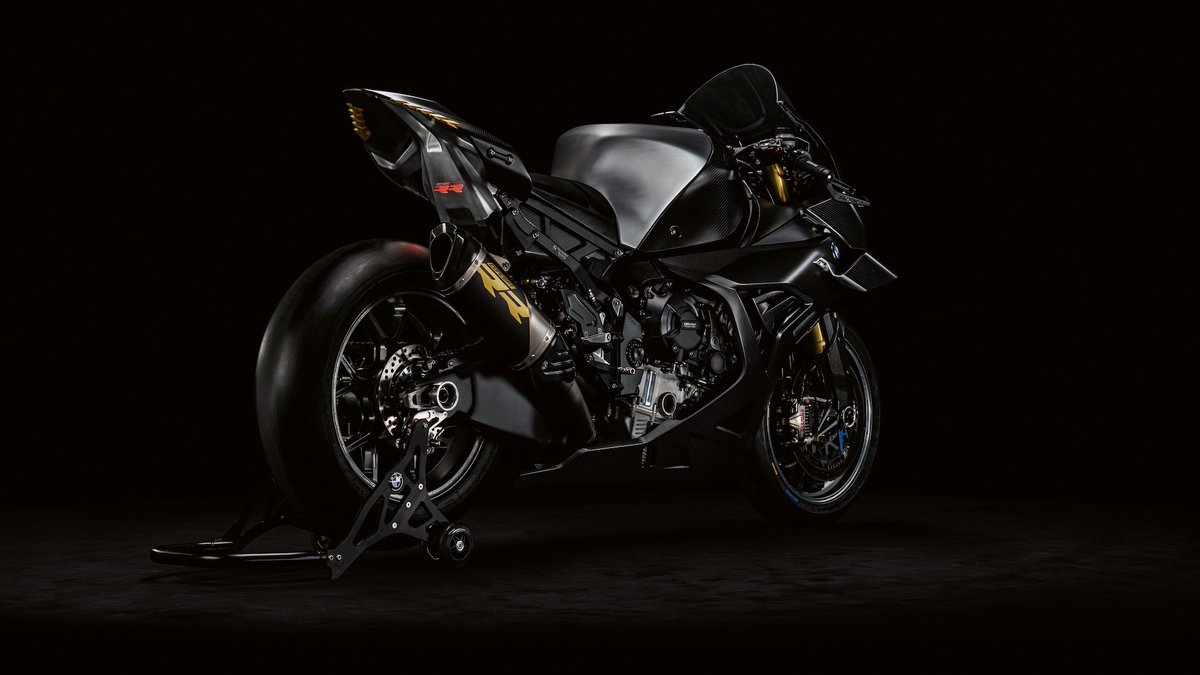 The BMW Motorrad #ConceptRR reflects a champion's attitude with an unrelenting will to win and evolve. 

Fast forward into the future now:
▶️bmwmotorcycles.com/en/experience/…

#MakeLifeARide #BMWMotorrad #NotForSale