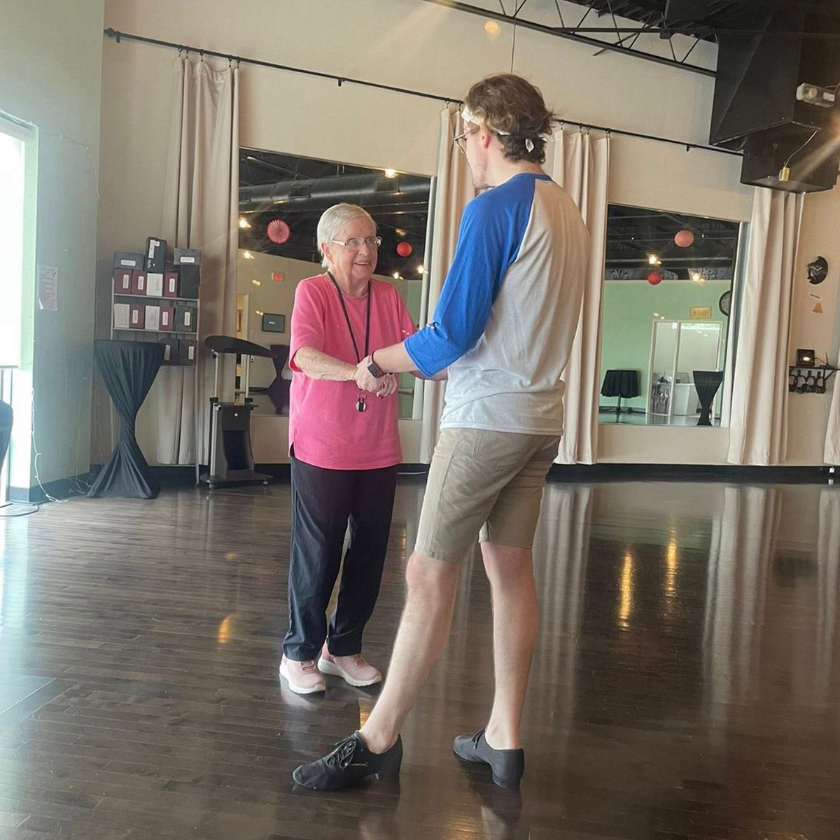 SonidaLiving's tweet image. The Woodlands of Hamilton fulfilled a Tree of Dreams wish for a well-deserving resident this week.

Read more about her dream on our blog, nuvi.me/y7ivgk.

#TreeOfDreams #DancingLessons #SeniorDream #SonidaSeniorLiving #SeniorLiving #FindYourJoyHere