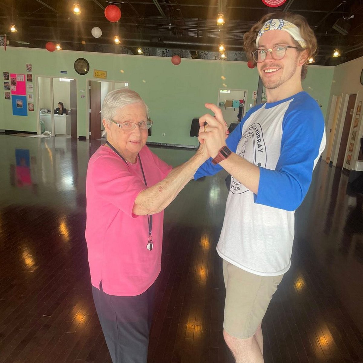 SonidaLiving's tweet image. The Woodlands of Hamilton fulfilled a Tree of Dreams wish for a well-deserving resident this week.

Read more about her dream on our blog, nuvi.me/y7ivgk.

#TreeOfDreams #DancingLessons #SeniorDream #SonidaSeniorLiving #SeniorLiving #FindYourJoyHere