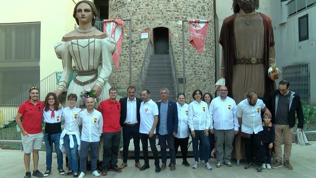Canal Terrassa (@canalterrassa) on Twitter photo Doble aniversari rodó dels <a href="/GegantsTerrassa/">Geganters de Terrassa</a>: en Robesa i la Pepona (Gegants Vells) celebren 175 anys;
En Ramonet i l’Ermessenda (Gegants Nous) en fan 75
▶️Aquests són els actes previstos terrassadigital.cat/doble-aniversa… #Terrassa #culturatrs #culturapopular #gegantsdeterrassa Doble aniversari rodó dels <a href="/GegantsTerrassa/">Geganters de Terrassa</a>: en Robesa i la Pepona (Gegants Vells) celebren 175 anys;
En Ramonet i l’Ermessenda (Gegants Nous) en fan 75
▶️Aquests són els actes previstos terrassadigital.cat/doble-aniversa… #Terrassa #culturatrs #culturapopular #gegantsdeterrassa