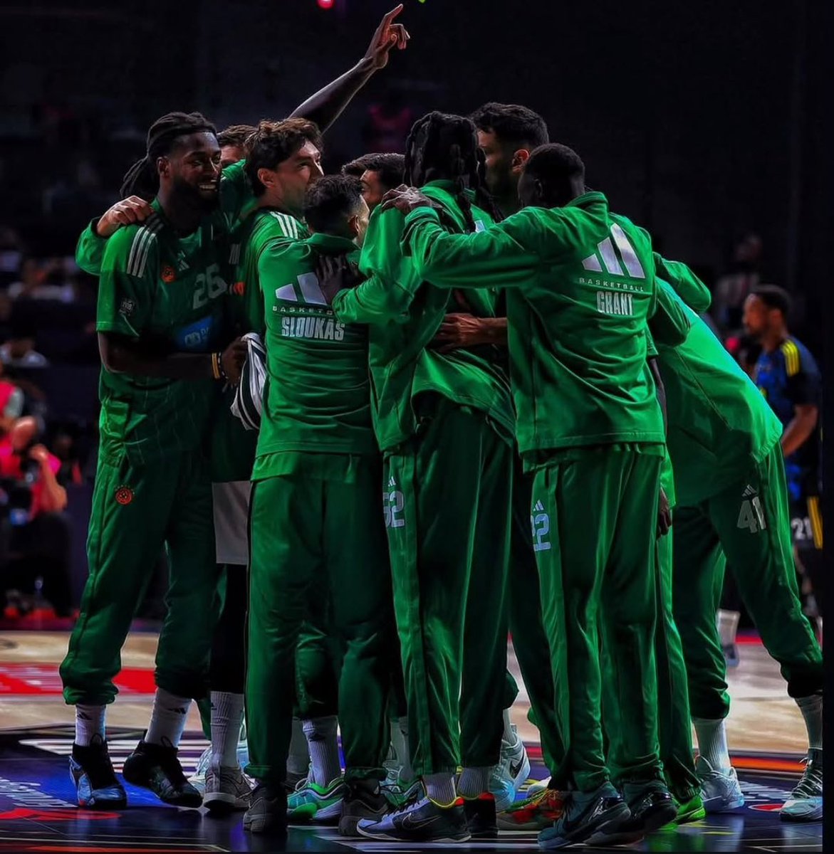 Η ομάδα ήταν συνεπής και φέτος και παρόλη τη μεγάλη απώλεια του Λεσόρτ βρέθηκε στο Φ4.
Η συνέπεια τα επόμενα χρόνια θα είναι αυτή που θα φέρει τις κούπες.
Έτσι κι αλλιώς δε γίνεται να κερδίζεις πάντα.
Thank you #paobc