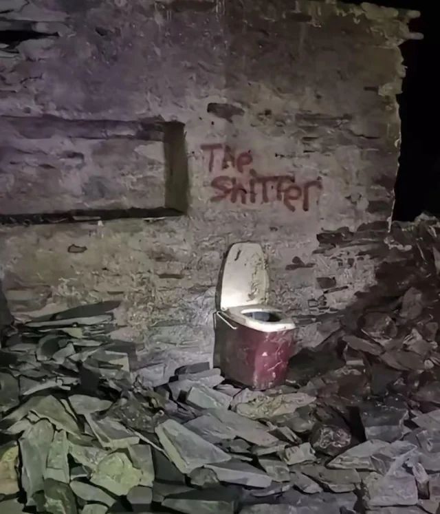 🕐HOURLY🕑 shitpost tweet media