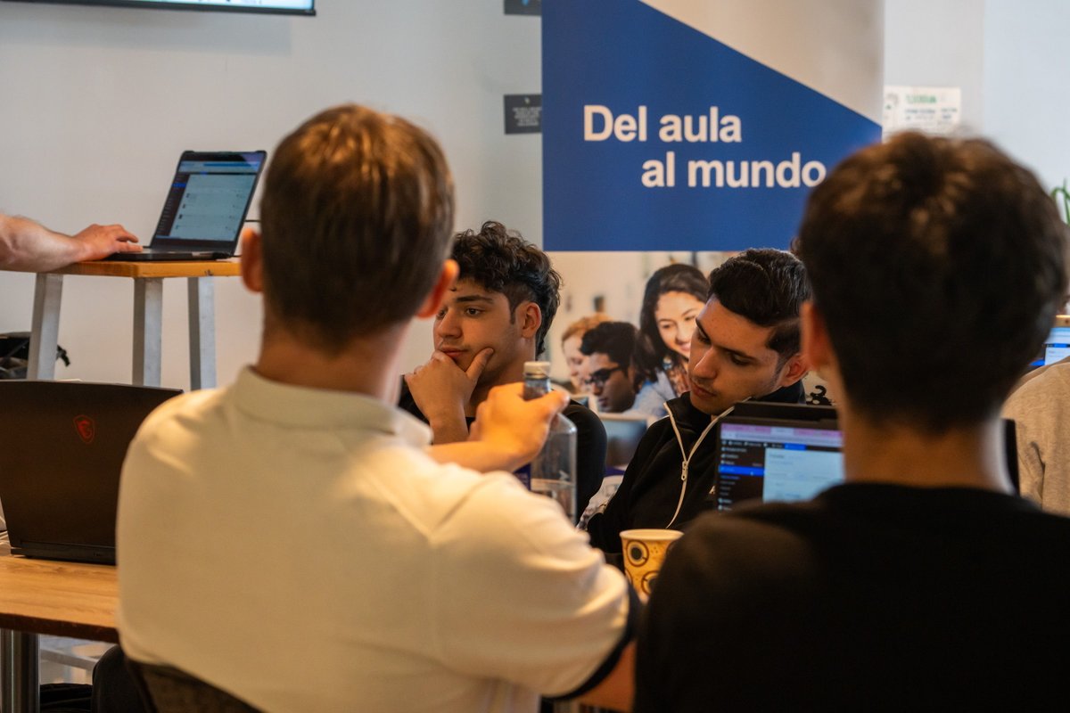 WordPress tweet media