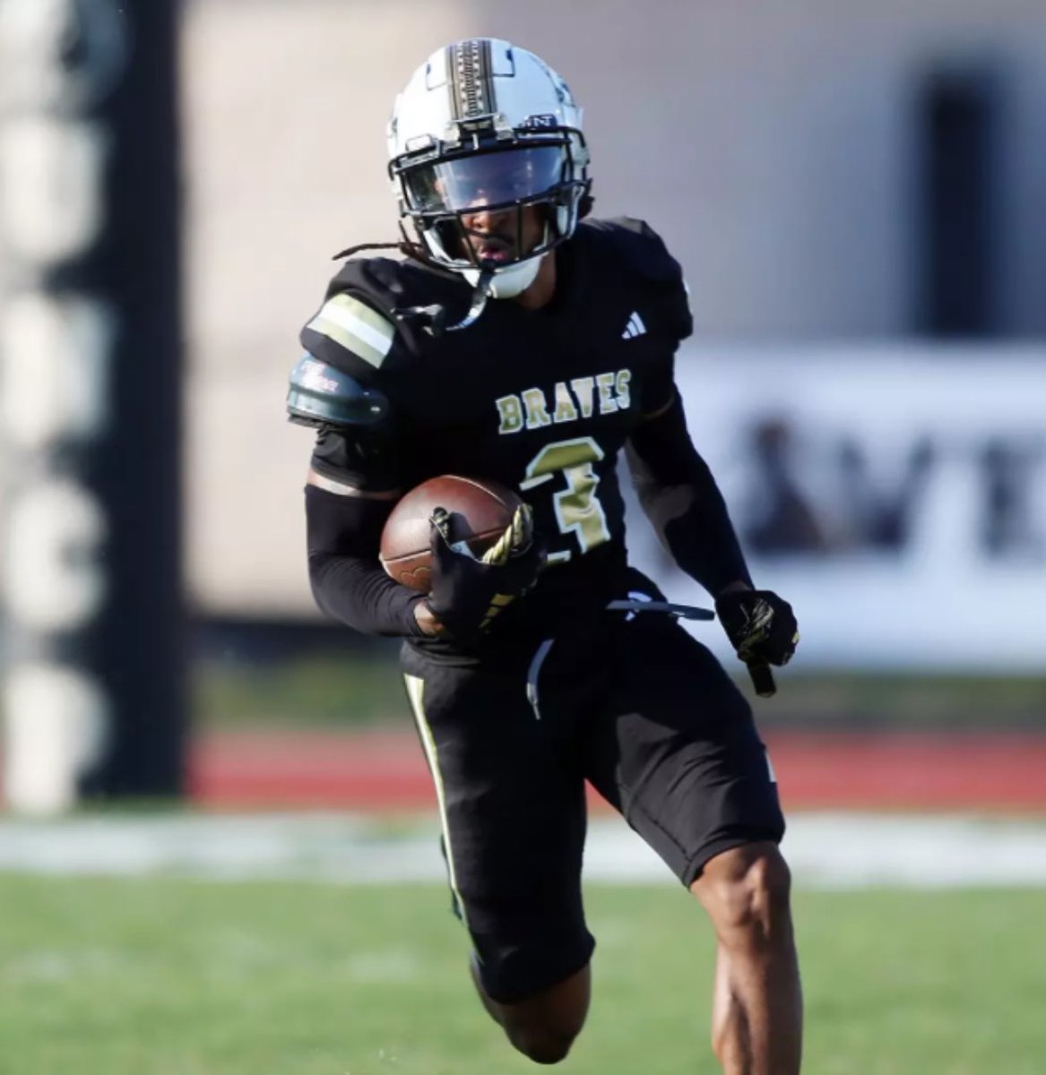 Blessed to receive my 2nd offer from UNC Pembroke!🟡⚫️ #AGTG <a href="/LargoFootball/">Largo Football</a> <a href="/LargoAthletics/">Largo Athletics</a> <a href="/PinellasHSMedia/">Pinellas Highschool Media Group</a> <a href="/LeonEasonJr1/">Leon Eason Jr</a>