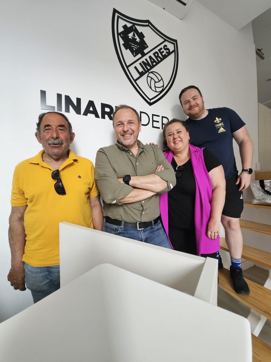 Radio Linares (@radiolinaresser) on Twitter photo ⚽️🎙️SER Deportivos Linares (23/05/2025)
El que fuese presidente del <a href="/Linares_Dptvo/">Linares Deportivo 💙⚒</a>, Pedro Sáez, ha repasado asuntos de actualidad.
Todo tras la reunión, ayer, entre la entidad azulilla y el colectivo de pequeños accionistas al que pertenece.
📷LD 🔵
cadenaser.com/audio/cadenase… ⚽️🎙️SER Deportivos Linares (23/05/2025)
El que fuese presidente del <a href="/Linares_Dptvo/">Linares Deportivo 💙⚒</a>, Pedro Sáez, ha repasado asuntos de actualidad.
Todo tras la reunión, ayer, entre la entidad azulilla y el colectivo de pequeños accionistas al que pertenece.
📷LD 🔵
cadenaser.com/audio/cadenase…