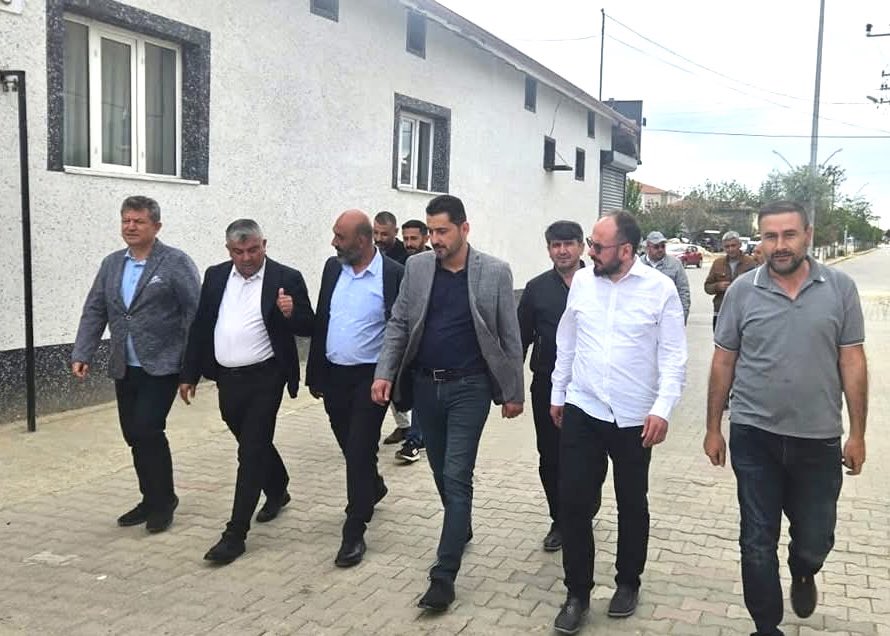 SemaiKAYA's tweet photo. Merkez ilçe başkanımız Serkan MUMYAKMAZ ve merkez ilçe yönetim kurulu üyelerimiz ile birlikte SUSUZ,ÇAYIRBAĞ,ÇIKRIK beldelerimiz ziyaret ettik https://t.co/KvT6ZlbTkF
