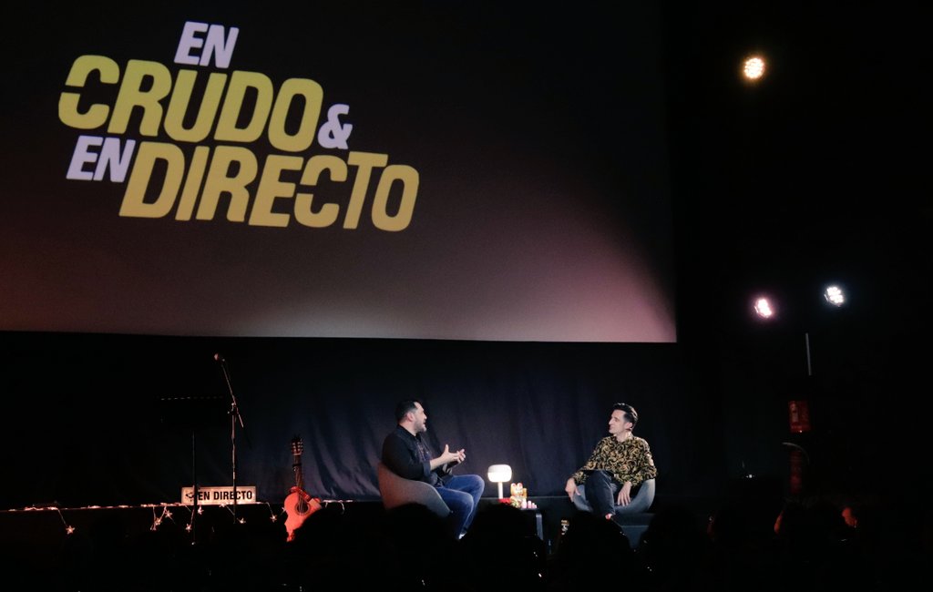 Javier Gallego Crudo (@carnecrudaradio) on Twitter photo "Necesitamos establecer vinculos. Se han roto muchas confianzas, entre políticos, entre hombres y mujeres. La música puede cambiar la percepción del mundo, de que no estamos solos".
Escucharle cantar es un placer, y qué bien habla también <a href="/SerranoIsmael/">Ismael Serrano</a> En Crudo y En Directo "Necesitamos establecer vinculos. Se han roto muchas confianzas, entre políticos, entre hombres y mujeres. La música puede cambiar la percepción del mundo, de que no estamos solos".
Escucharle cantar es un placer, y qué bien habla también <a href="/SerranoIsmael/">Ismael Serrano</a> En Crudo y En Directo