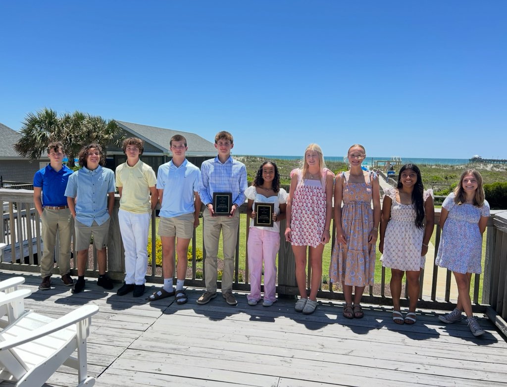 🏅 Congrats to our 2025 CCPS Middle School Athletes of the Year! 🎉

🎽 Emani Dawson – Beaufort MS
🏃 Macon Nelson – Down East MS

Honored at the Dunes Club in Atlantic Beach 🌊 — thank you all for your hard work &amp; for representing your schools with pride! 👏