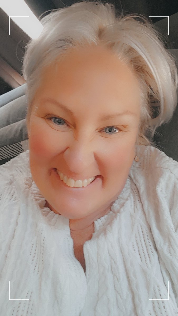 Have a wonderful weekend, everyone. Take time for making yourself happy and smile every day. I am off to Costa del Ramsgate for a long weekend. Will update at some point. Hugs and loves ❤️ 💋
