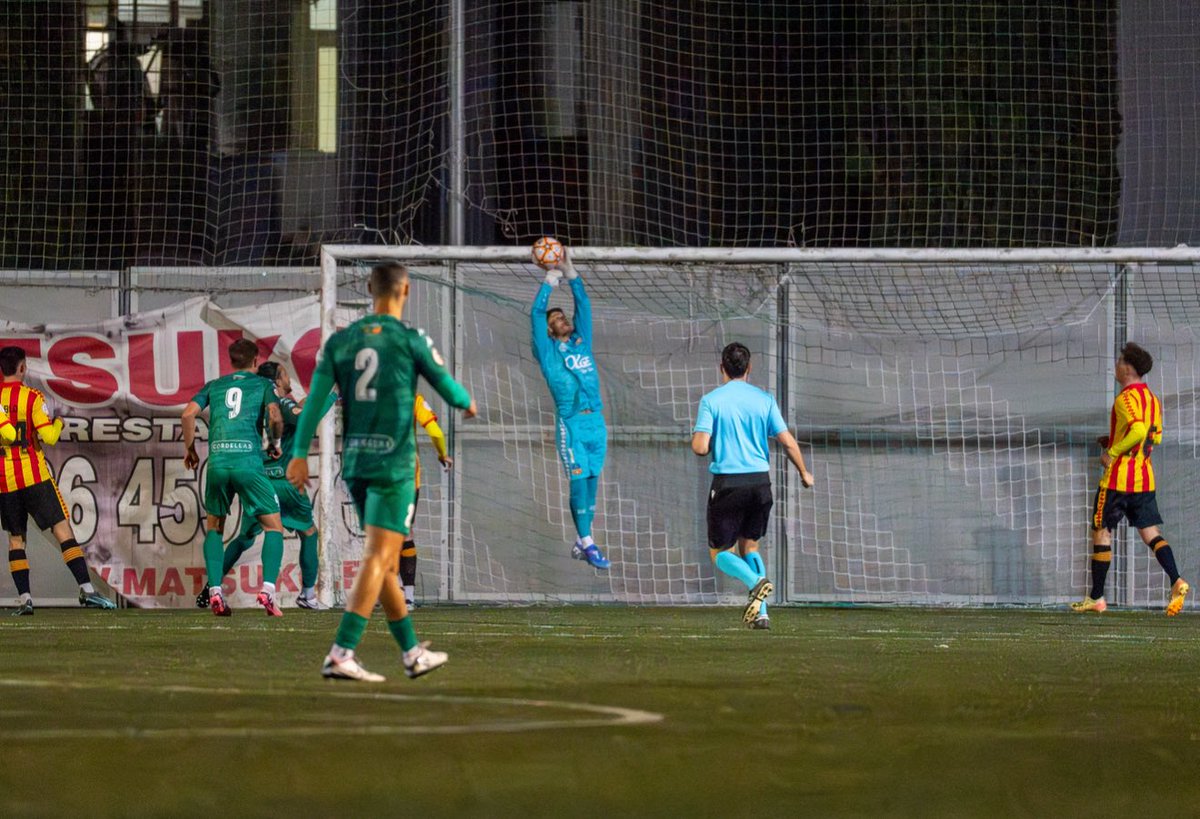 mouujr_'s tweet image. Se acabó la temporada.
Final amargo, al final no pudimos conseguir el objetivo que buscábamos, pero orgulloso de cada uno de mis compañeros. 

Duele, pero el club y afición volverán donde se merecen estar, gracias andreuencs y andreuencas!💛❤️
@uesantandreu
