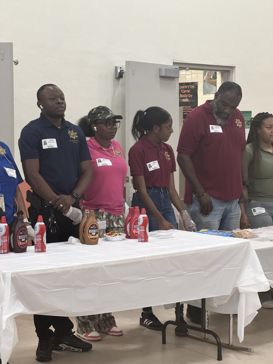 NorwoodElem's tweet photo. The Office of Prevention Services of the @fladjj came all the way from Tallahassee to award our top #acceleratedreader scorers with an ice cream party and medal🏅ceremony! @MDCPSNorth @RenLearnUS https://t.co/G3Ne5826xo