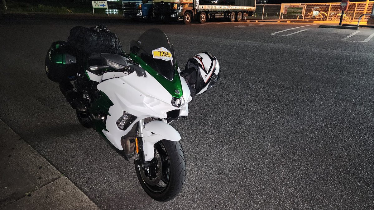 Nin1000P's tweet photo. 今年もスタート
いつものコンビニ
出発位置に向けて走ります
#SSTR
 #H2SXSE 
 #千里浜で逢いましょ https://t.co/rynyQQ3Ozq
