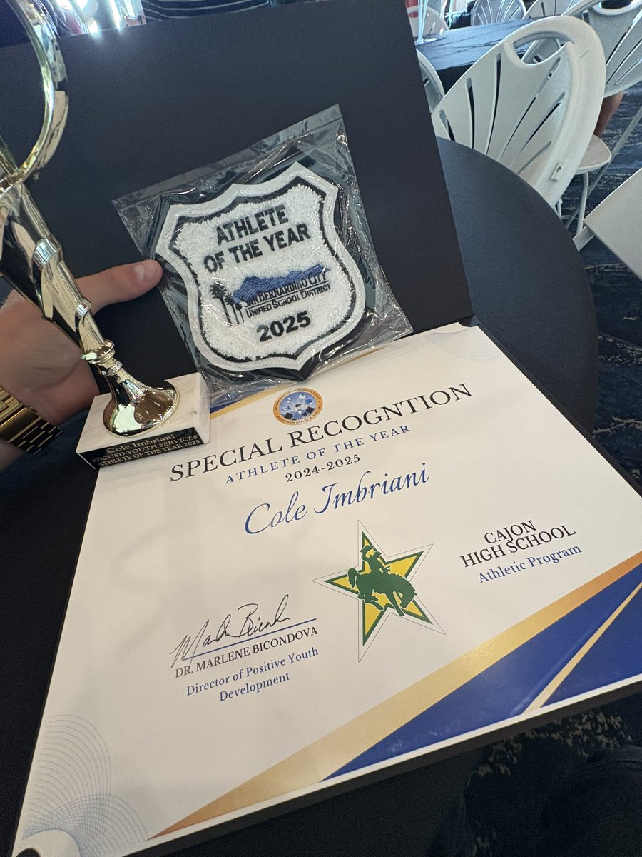 bamm__3's tweet image. Blessed and Honored to be the 2025 Athlete of the year 🤲🏼. #StudentAthlete @ArmondSr @CoachCody_8
@FBCoach_Tess @Coachrogers76
@GregBiggins @BlairAngulo
@BrandonHuffman @adamgorney
@JUSTCHILLY @RivalsFriedman @ChadSimmons_