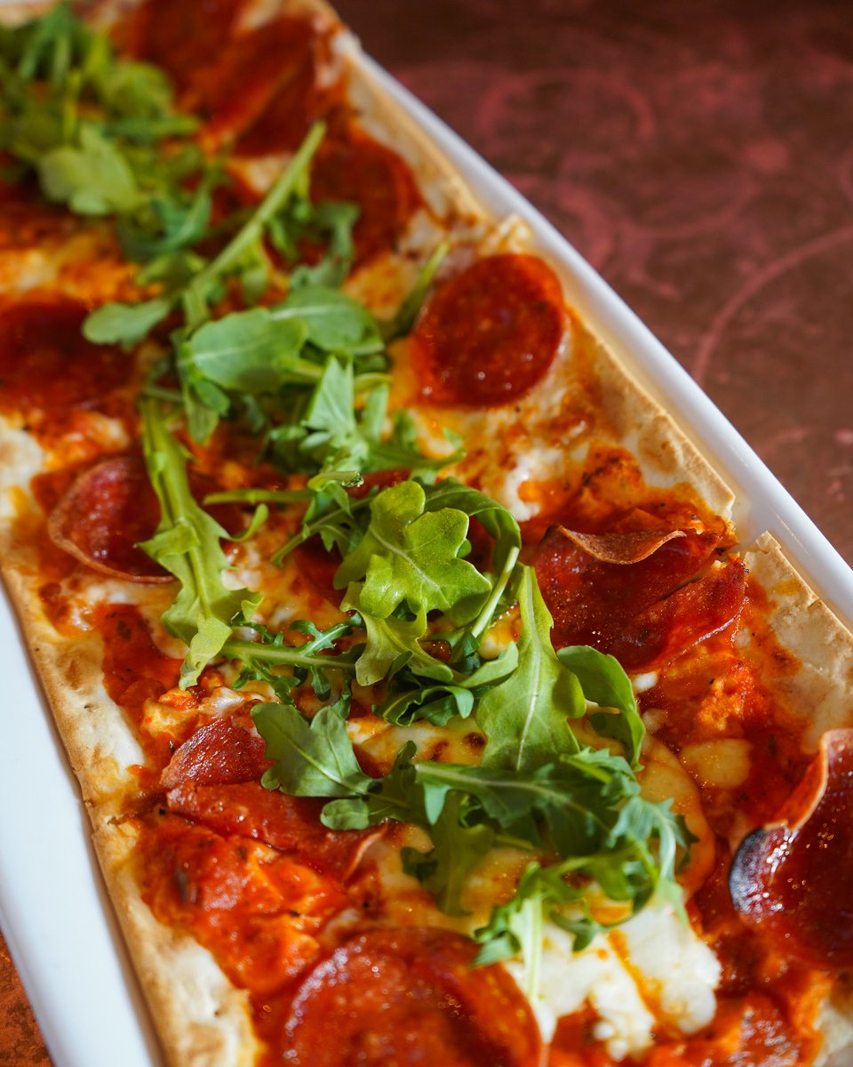 Our new Hot Honey Flatbread deserves a close-up. 😍🍕 If you like a little heat and a little sweet, this one’s for you.

#OldTownPourHouse #Foodies #IllinoisEats #IllinoisRestaurants #Trending #IGFoodies #NewMenu #HotHoney #NewMenuItem