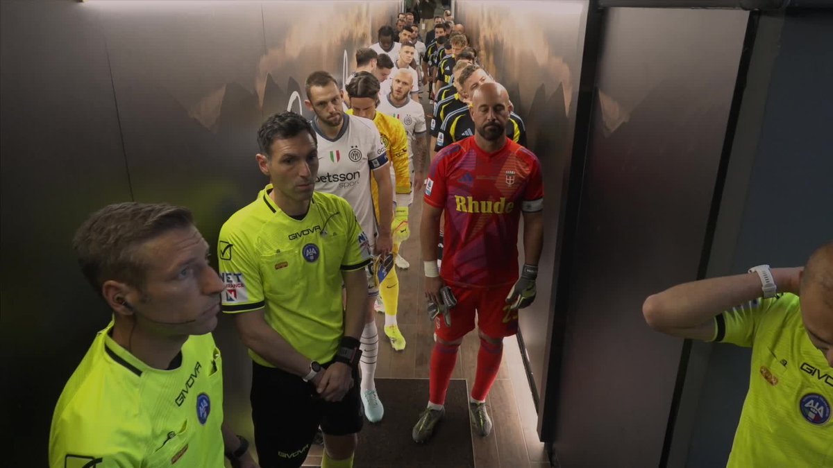 SerieA's tweet image. ⏳ #NapoliCagliari e #ComoInter 🏁