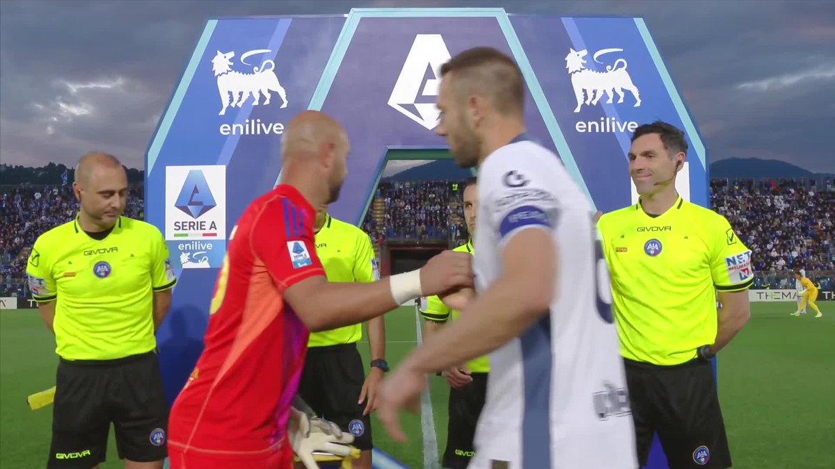 SerieA's tweet image. 👀Ci siamo!!! ⏳

#NapoliCagliari #ComoInter