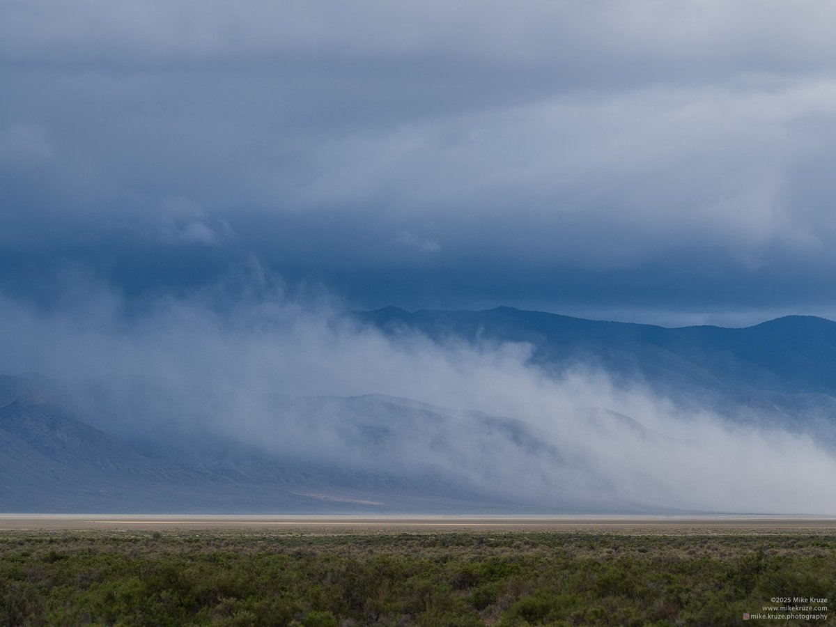 Mikeroburst's tweet image. Scenes from a stormy and dusty northern Nevada last weekend- I love the combination of interesting weather and desolate landscapes! #nvwx