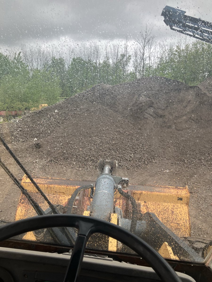 EmpireWecking's tweet photo. Loading out recycled concrete https://t.co/YVcI1p3QmH