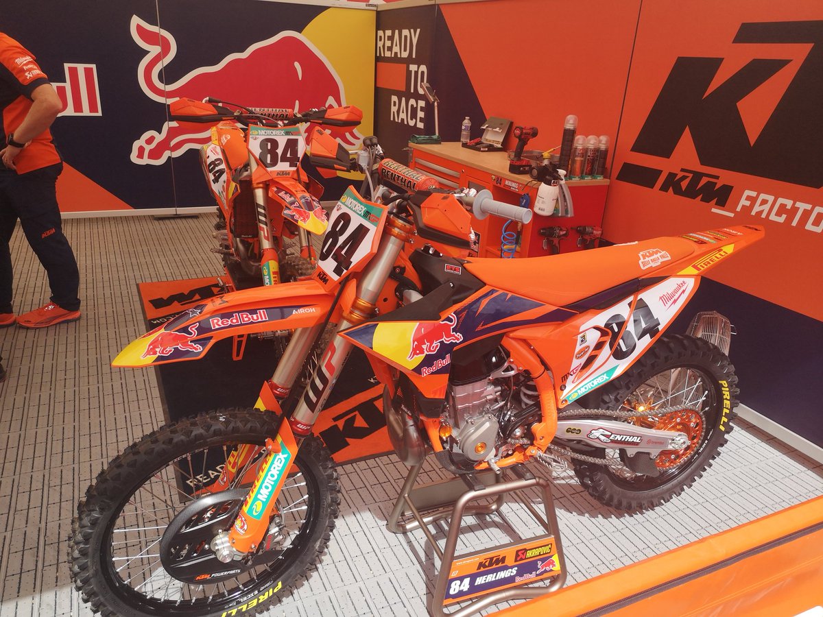 El_Risson's tweet photo. Ma Normandie représenté par Goyer en #EMX125 !
À côté des grands, #DeWolf vs #Herlings !

#MXGPFrance #MXGP #MX2 2025 https://t.co/aFlbsZfCzm