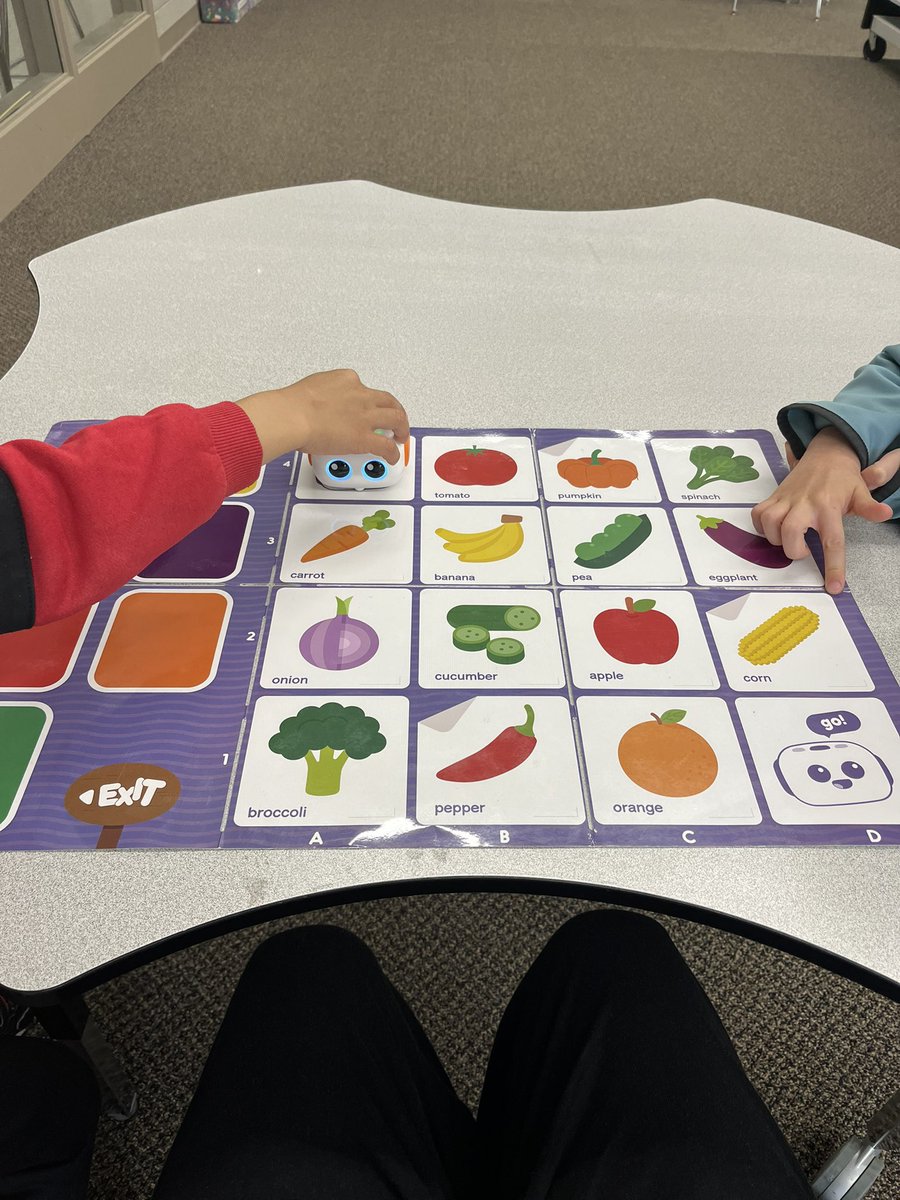 Our amazing  <a href="/cedarhollowps/">Cedar Hollow</a> kindergartens using Tale Bot 🤖 to learn coding! Finding shapes and colours on a map and using directional arrows to code Tale Bot to locate items. 👏 #thehollow #llcpartnering <a href="/tvdsbmathk8/">tvdsbmath</a>