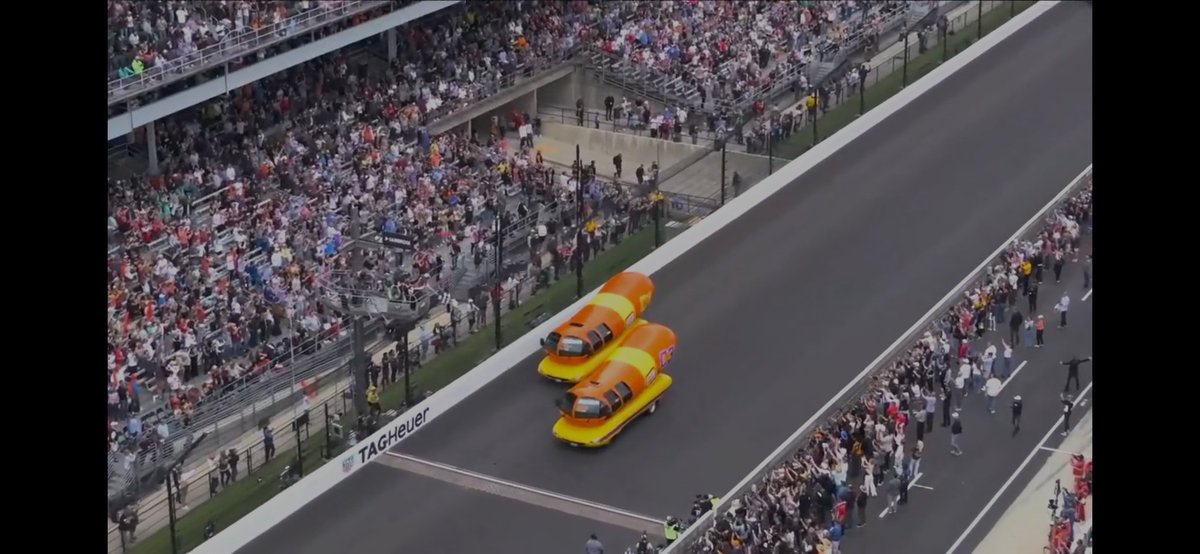 markcombs11's tweet photo. @Melanie_Collins if you could have covered this back in the day along with the Hotdog Eating Contest. 😄🌭. I think this is my new favorite! https://t.co/DzaLwqlwQ6