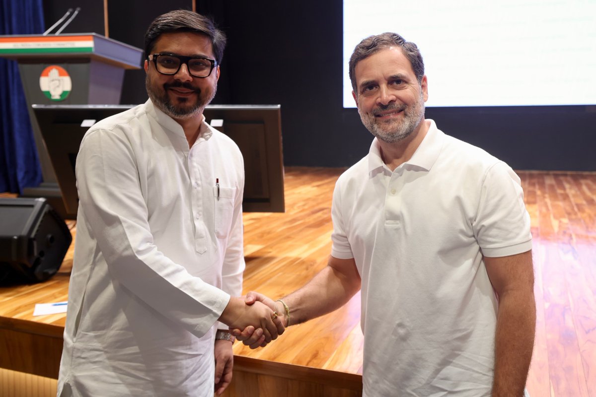 Tanuj Punia (@tanujpuniainc) on Twitter photo लोकतंत्र की मज़बूती के लिए स्पष्ट सोच और बुलंद आवाज़ की ज़रूरत होती है।
LoP श्री <a href="/RahulGandhi/">Rahul Gandhi</a> जी के साथ संवाद का अवसर मिला—आगामी संघर्षों और जनहित के मुद्दों पर मार्गदर्शन और ऊर्जा प्राप्त हुई। लोकतंत्र की मज़बूती के लिए स्पष्ट सोच और बुलंद आवाज़ की ज़रूरत होती है।
LoP श्री <a href="/RahulGandhi/">Rahul Gandhi</a> जी के साथ संवाद का अवसर मिला—आगामी संघर्षों और जनहित के मुद्दों पर मार्गदर्शन और ऊर्जा प्राप्त हुई।