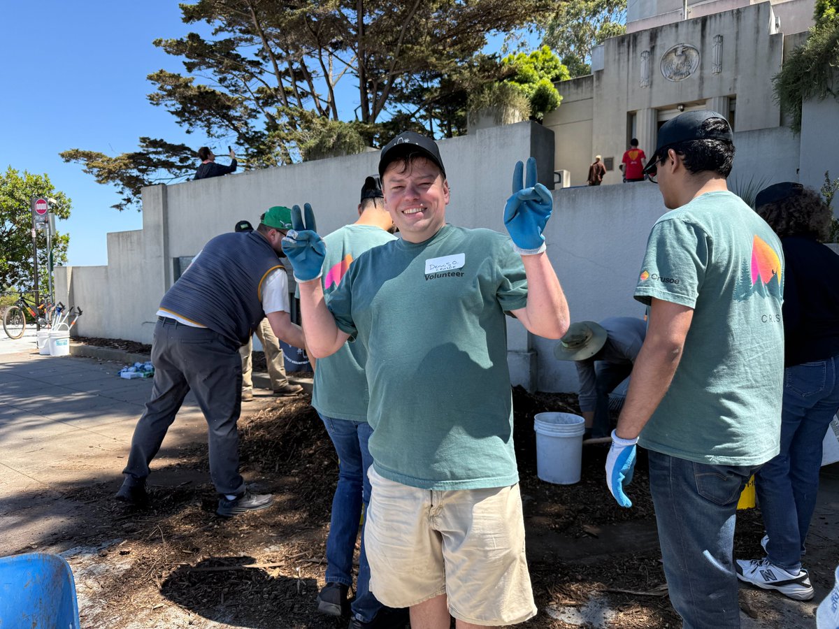 CrusoeAI's tweet photo. Crusoe team was out energizing SF this week! ⚡ Volunteering with the Downtown Volunteer Coalition + awesome partners like @RefuseRefuseSF, @RecParkSF, @SFPublicWorks to make our city sparkle. Real work, real impact! 🌳🏙️ Check it out: https://t.co/hmOsxWpDKD https://t.co/g6Topupq65