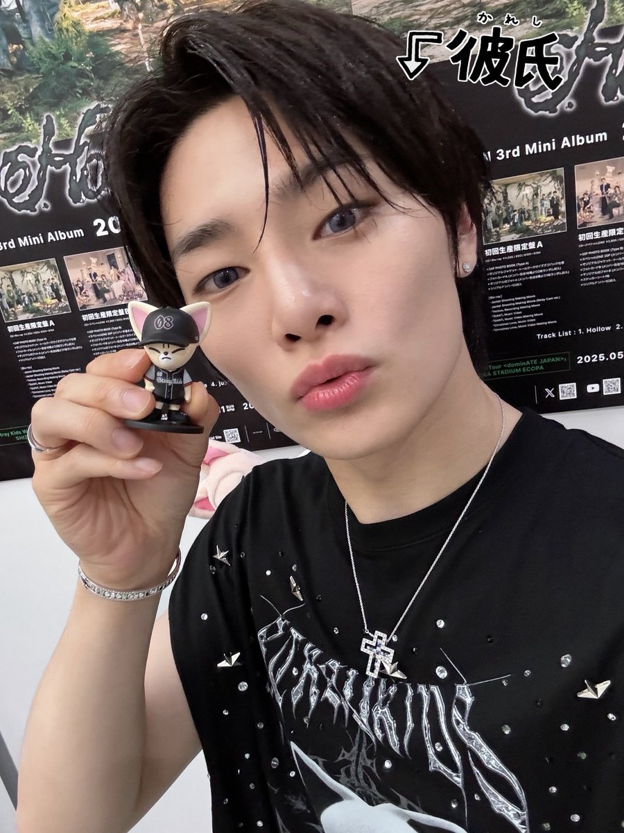 紫のカラコン似合いすぎだし唇かわいすぎだし天才だね🙂‍↕️🫳🏻🩷